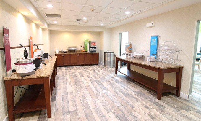 Palm Coast Hotel | Discover Hampton Inn & Suites Palm Coast with Pool & Dining