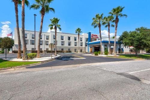 Ferry Pass Hotel | Discover Hampton Inn & Suites Pensacola: Family-Friendly Escape