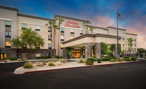 Deer Valley Hotel | Cozy Hampton Inn & Suites Phoenix North with Pool & Breakfast