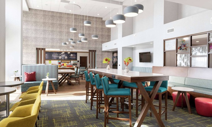 New Stanton Hotel | Ideal Stay at Hampton Inn & Suites Pittsburgh New Stanton