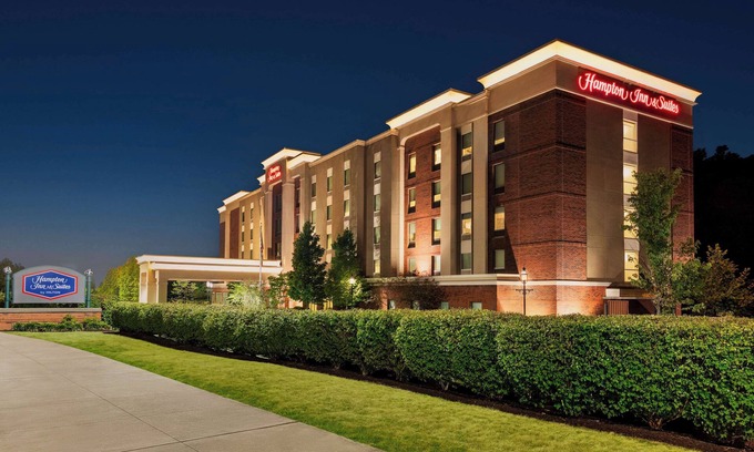 West Homestead Hotel | Discover Hampton Inn & Suites Pittsburgh with Family-Friendly Amenities
