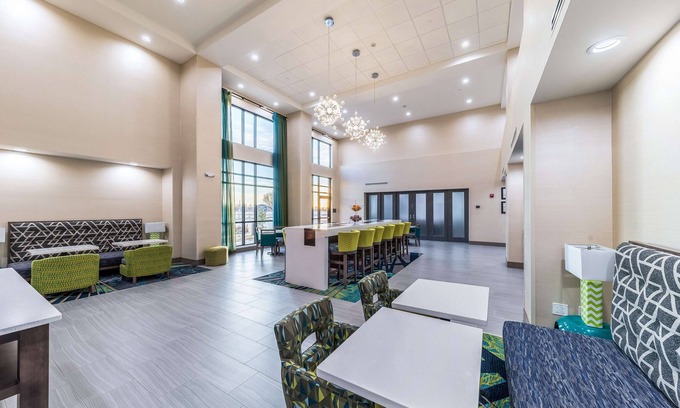 Lusta Hotel | Comfortable Stay at Hampton Inn & Suites Pryor - Rated 9/10