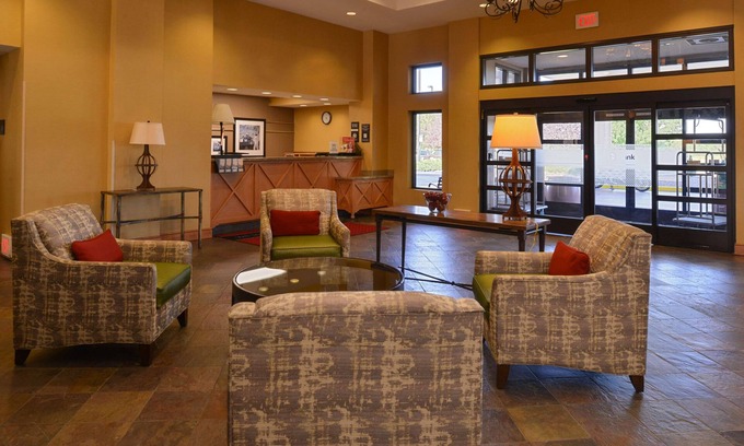 Pueblo Hotel | Budget-Friendly Stay at Hampton Inn & Suites Pueblo-Southgate