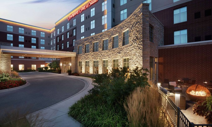 Rosemont Hotel | Top-Rated Hampton Inn & Suites near Chicago O'Hare Airport