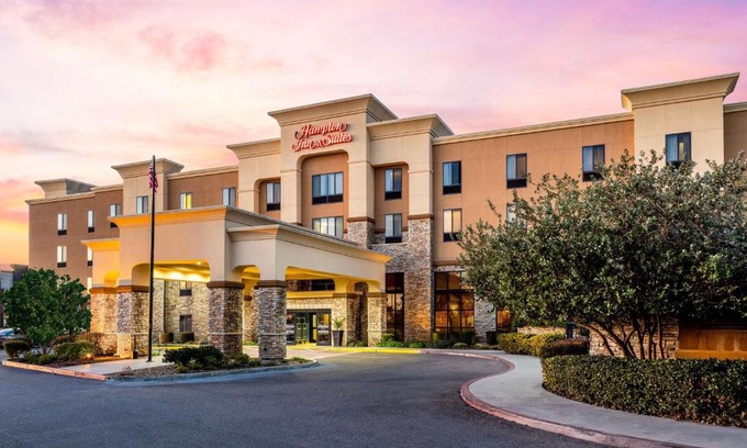 Laguna West-Lakeside Hotel | Discover Hampton Inn & Suites Elk Grove with Pool & Hot Tub