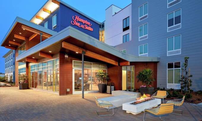 San Diego Hotel | Explore Hampton Inn & Suites San Diego Airport Liberty Station