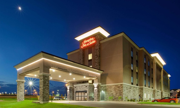 Sioux Falls Hotel | Top-Rated Hampton Inn & Suites in Sioux Falls with Pool