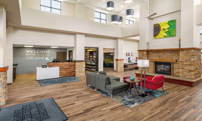 Springfield Hotel | Explore Hampton Inn & Suites Springfield, MO: Top Amenities Await