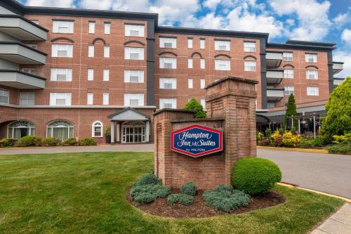Stamford Hotel | Pet-Friendly Hampton Inn & Suites Stamford with Great Reviews