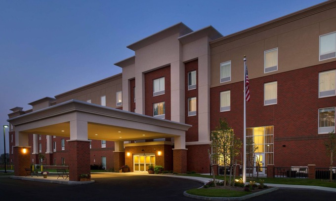 East Syracuse Hotel | Discover Comfort at Hampton Inn & Suites Syracuse/Carrier Circle