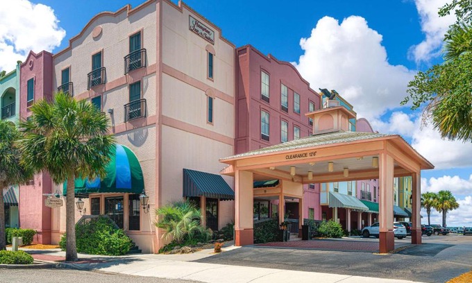 Fernandina Beach Hotel | Discover the Hampton Inn & Suites Amelia Island Harbor Front