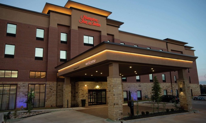 Oklahoma City Hotel | Discover Hampton Inn & Suites OKC with Pool and Breakfast