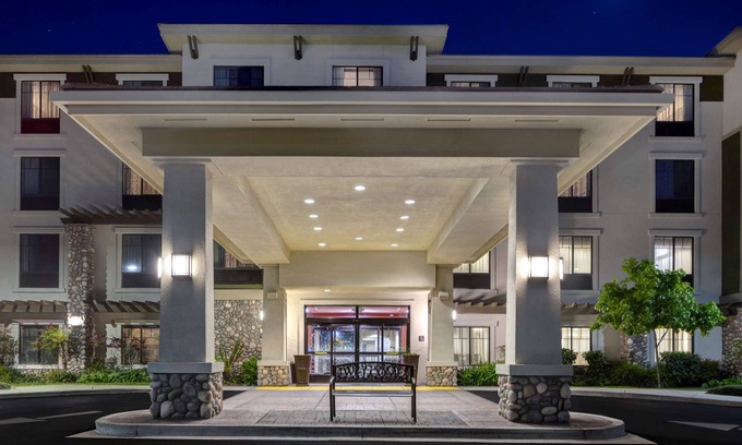 San Luis Obispo Hotel | Discover Hampton Inn & Suites San Luis Obispo Awaits