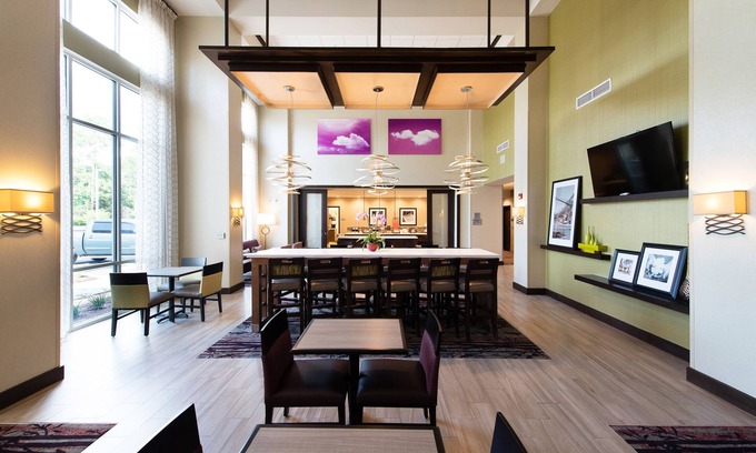 Walterboro Hotel | Ideal Stay at Hampton Inn & Suites Walterboro with Pool