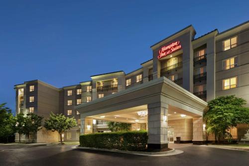 Sterling Hotel | Convenient Stay at Hampton Inn & Suites near Dulles Airport
