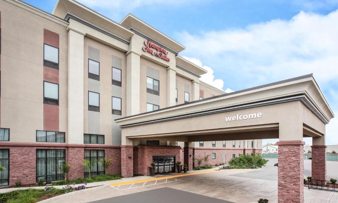 Watsonville Hotel | Discover Hampton Inn & Suites Watsonville: Family-Friendly Stay
