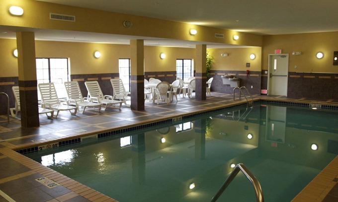 Watertown Hotel | Relaxing Retreat at Hampton Inn & Suites Watertown