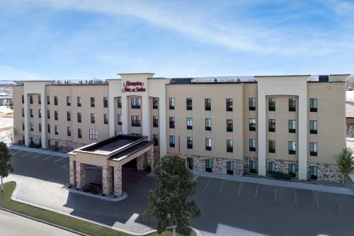 Williston Hotel | Pet-Friendly Hampton Inn & Suites with Oceanfront Views