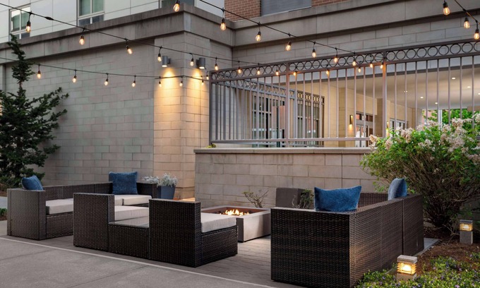 Worcester Hotel | Comfortable Stay at Hampton Inn & Suites Worcester with Pool