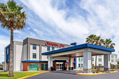 Sulphur Hotel | Pet-Friendly Hampton Inn Sulphur with Ocean Views