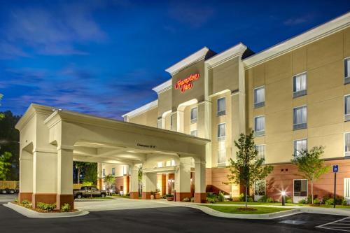 Thomson Hotel | Discover Hampton Inn Thomson: Family-Friendly with Pool