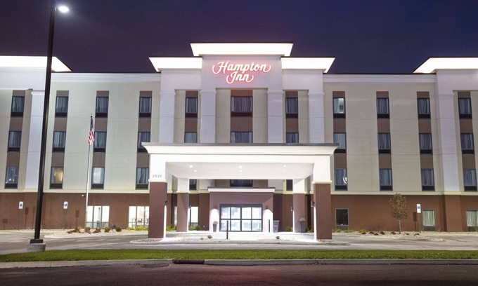 Toledo Hotel | Discover Hampton Inn Toledo/Oregon: Pool & Family-Friendly Fun