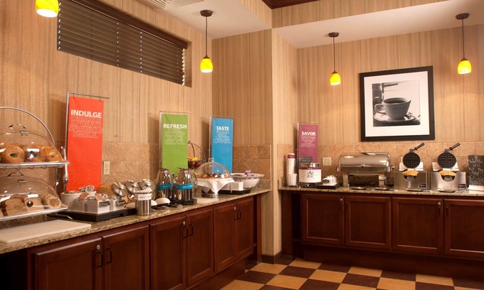 Tomah Hotel | Discover Hampton Inn Tomah: Family-Friendly Retreat with Pool