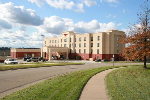Topeka Hotel | Discover Pet-Friendly Comfort at Hampton Inn Topeka