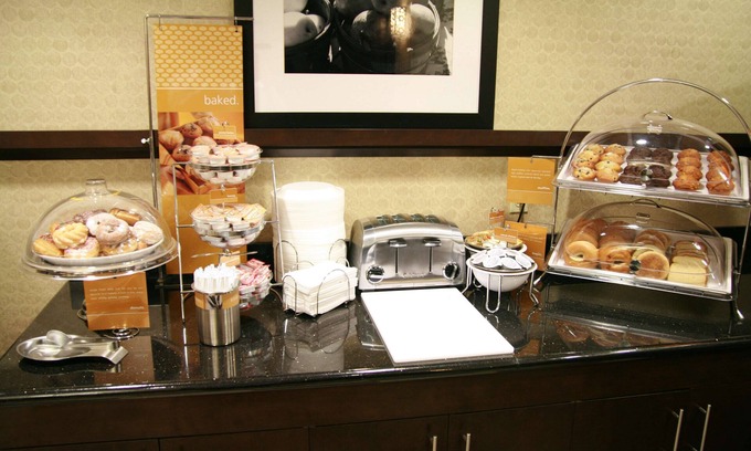 Topeka Hotel | Inviting Hampton Inn Topeka with Pool and Spa Amenities