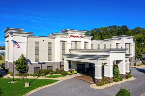 Van Buren Hotel | Discover Comfort at Hampton Inn Van Buren with Pool Access