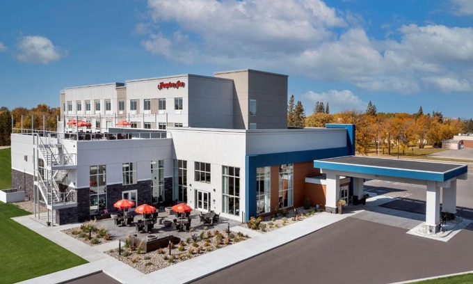 Warroad Hotel | Pet-Friendly Hampton Inn Warroad: Guest Rated 9.3/10!