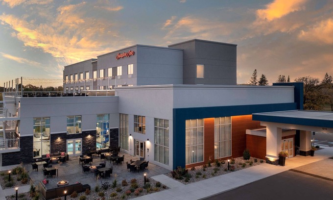 Warroad Hotel | Guest Rated Getaway at Hampton Inn Warroad, MN