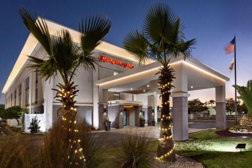 Waycross Hotel | Inviting Hampton Inn Waycross: Oceanfront & Pet Friendly Stay