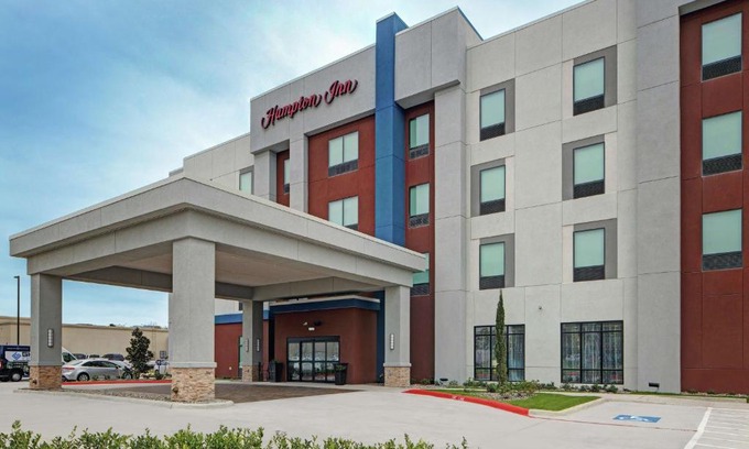 Weslaco Hotel | Discover Hampton Inn Weslaco with Pool and Breakfast