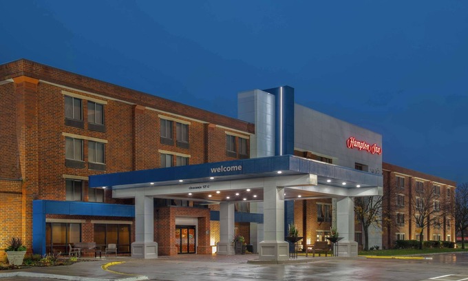 West Des Moines Hotel | Discover Hampton Inn West Des Moines with Pool and Spa