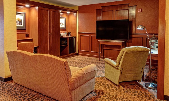 Winchester Hotel | Welcoming Stay at Hampton Inn Winchester with Pool & Dining