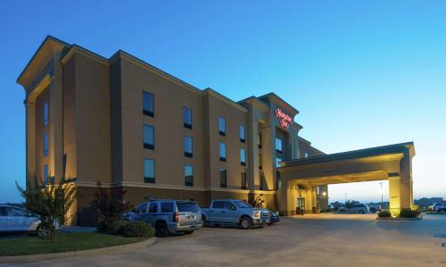 Yazoo City Hotel | Discover Hampton Inn Yazoo City with Pool & Ocean View