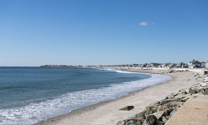 Hampton Condo | Prime Hampton North Beach Condo Just Steps from the Ocean