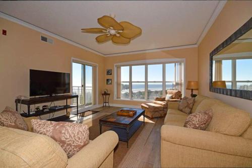 Palmetto Dunes Apartment | Experience Hampton Place 6407: Oceanfront Bliss with Pool