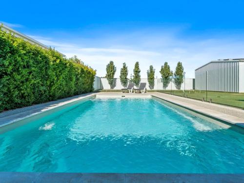Yarrawonga House | Relax at Hampton Retreat: Family-Friendly with Pool Access
