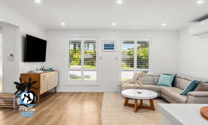Encounter Bay House | Beachside Haven: Perfect Family Retreat with Ocean Views