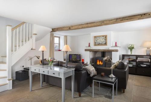 Docklow House | Pet-Friendly Retreat at Hampton Wafre Cottage Awaits You