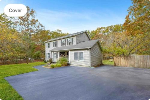 Hampton Bays House | Hamptons Escape: Oceanfront Access to Beaches & Wineries