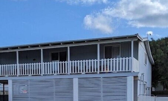 Lancelin House | Bright & Inviting Hampton’s Style Home with Oceanfront Views