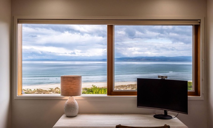 Coles Bay House | Serene Hamptons Hideaway with Oceanfront Views & Spa