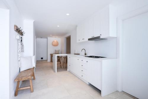 Mona Vale House | Beachfront Warriewood Beachhouse with Pool & Pet Friendly Amenities