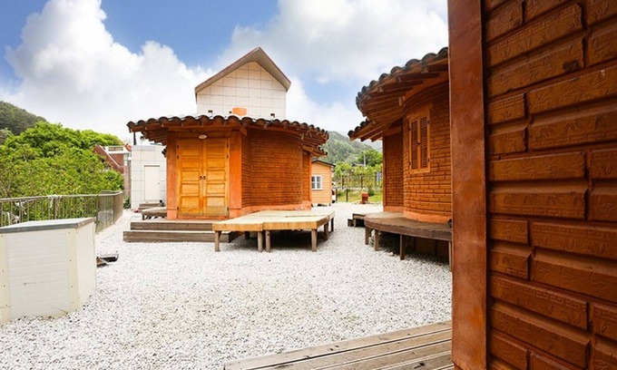 Tagok House | Discover Hamyang Saedeulbaramhwangto Pension with Eco Amenities
