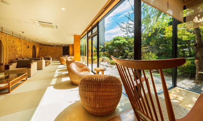 Beppu Hotel | Discover Hana Beppu: 4-Star Stay with Hot Tub & Kitchen