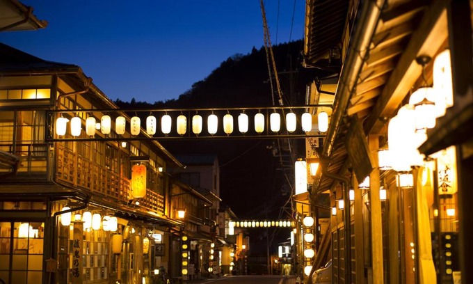 Tenkawa Hotel | Discover Hanaya Tokubei: Family-Friendly with Hot Tub