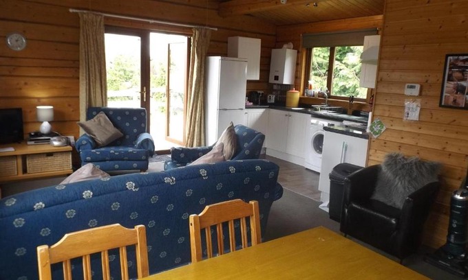 Offenham House | Hand built log cabin at Avonvale Holiday Lodges